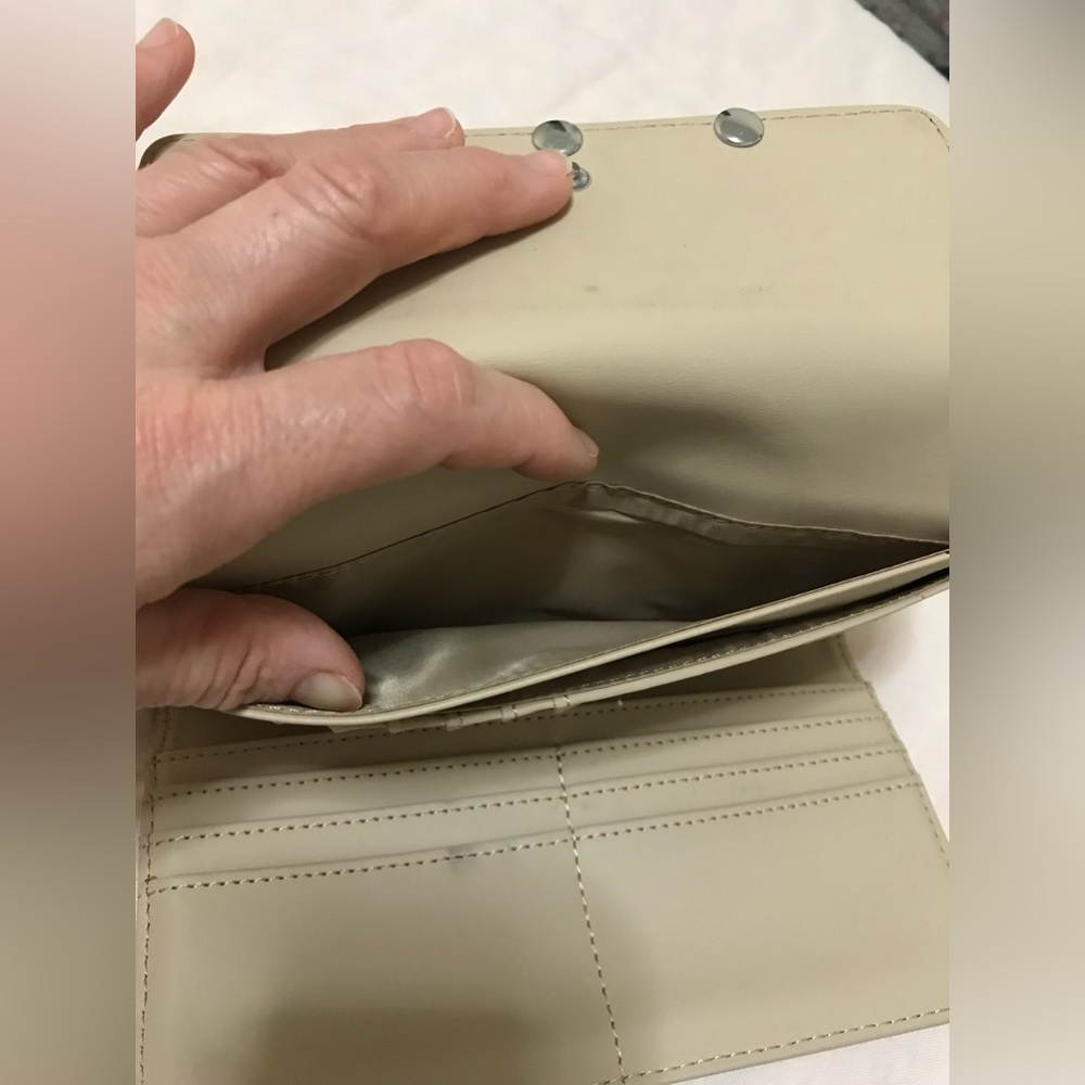 Guess Wallet Gray and White - Picture 4 of 12